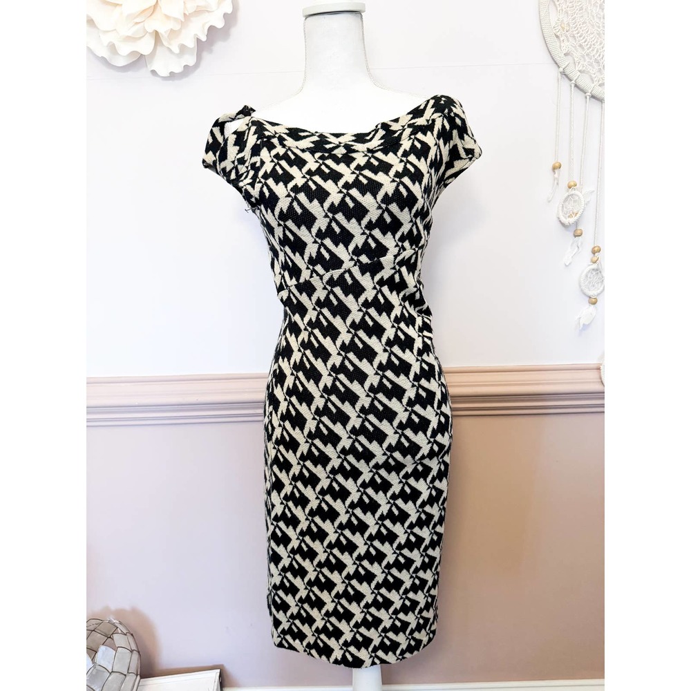 Diane von Furstenberg Black and Tan Sweater Dress Size 6